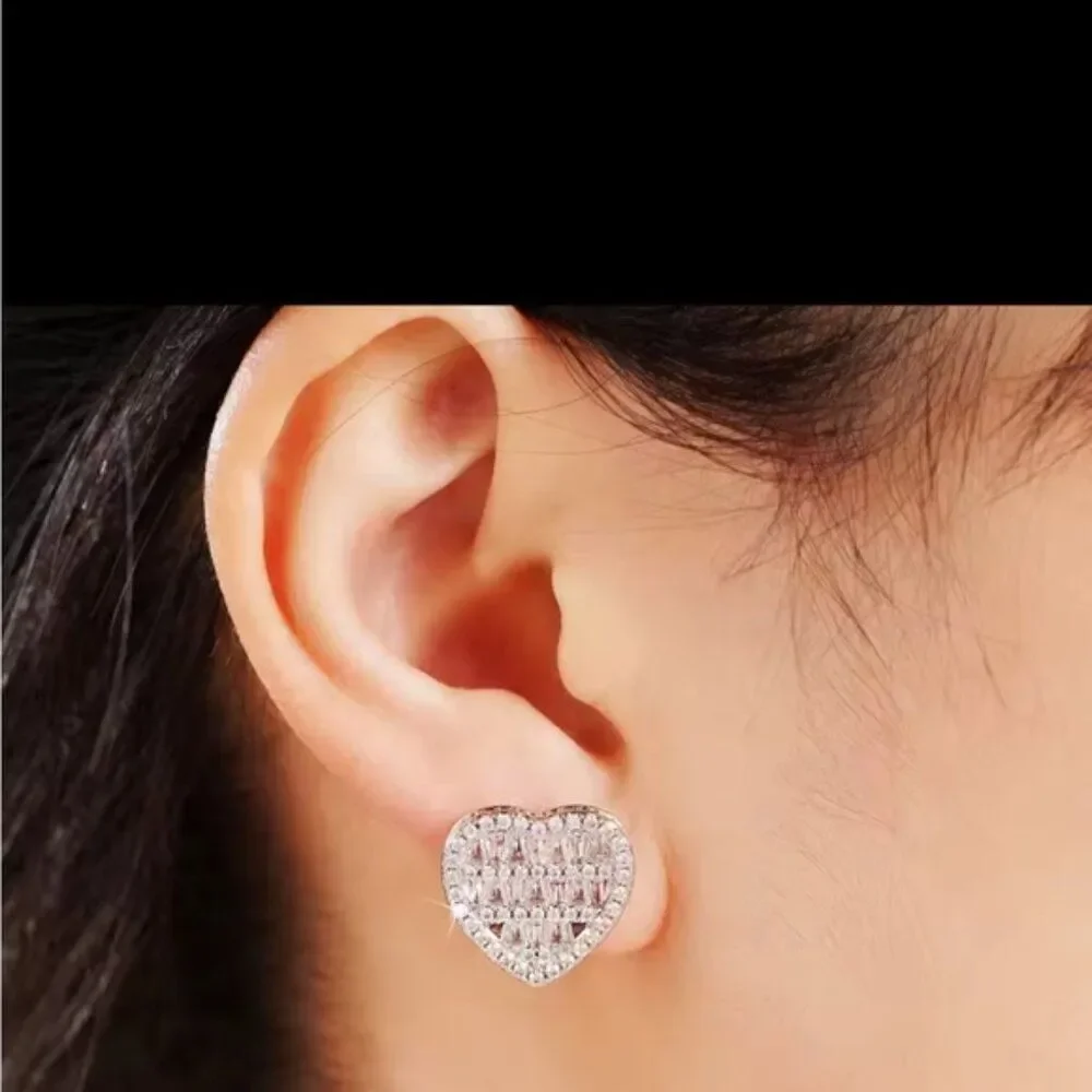 Elegant Silver Rhinestone Romantic Love Crystal Stud Heart Earrings - Picture 5 of 6
